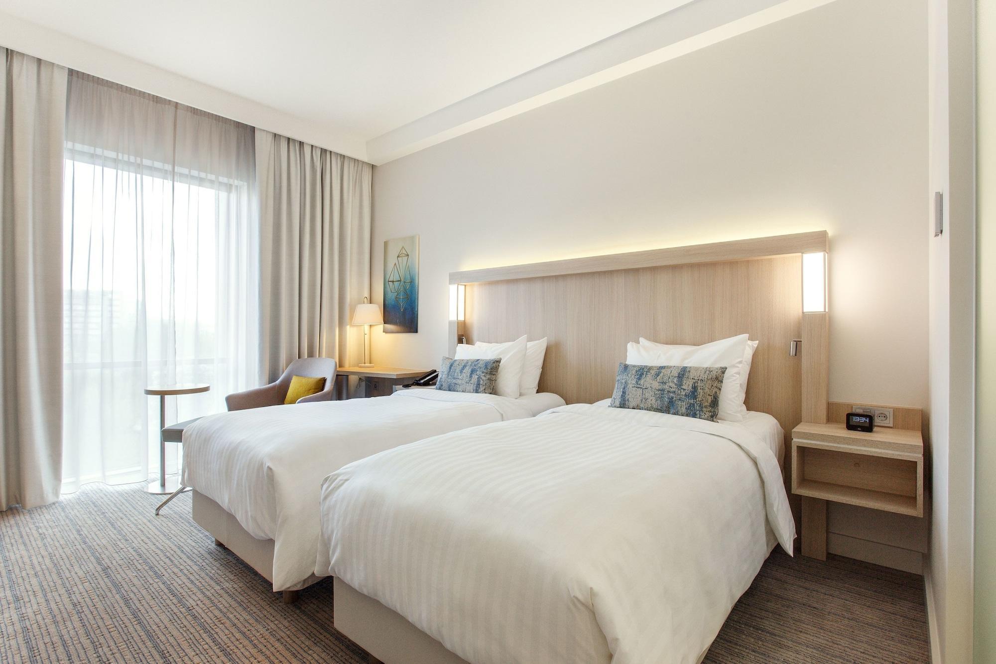 Courtyard By Marriott Bucharest Floreasca Exterior foto