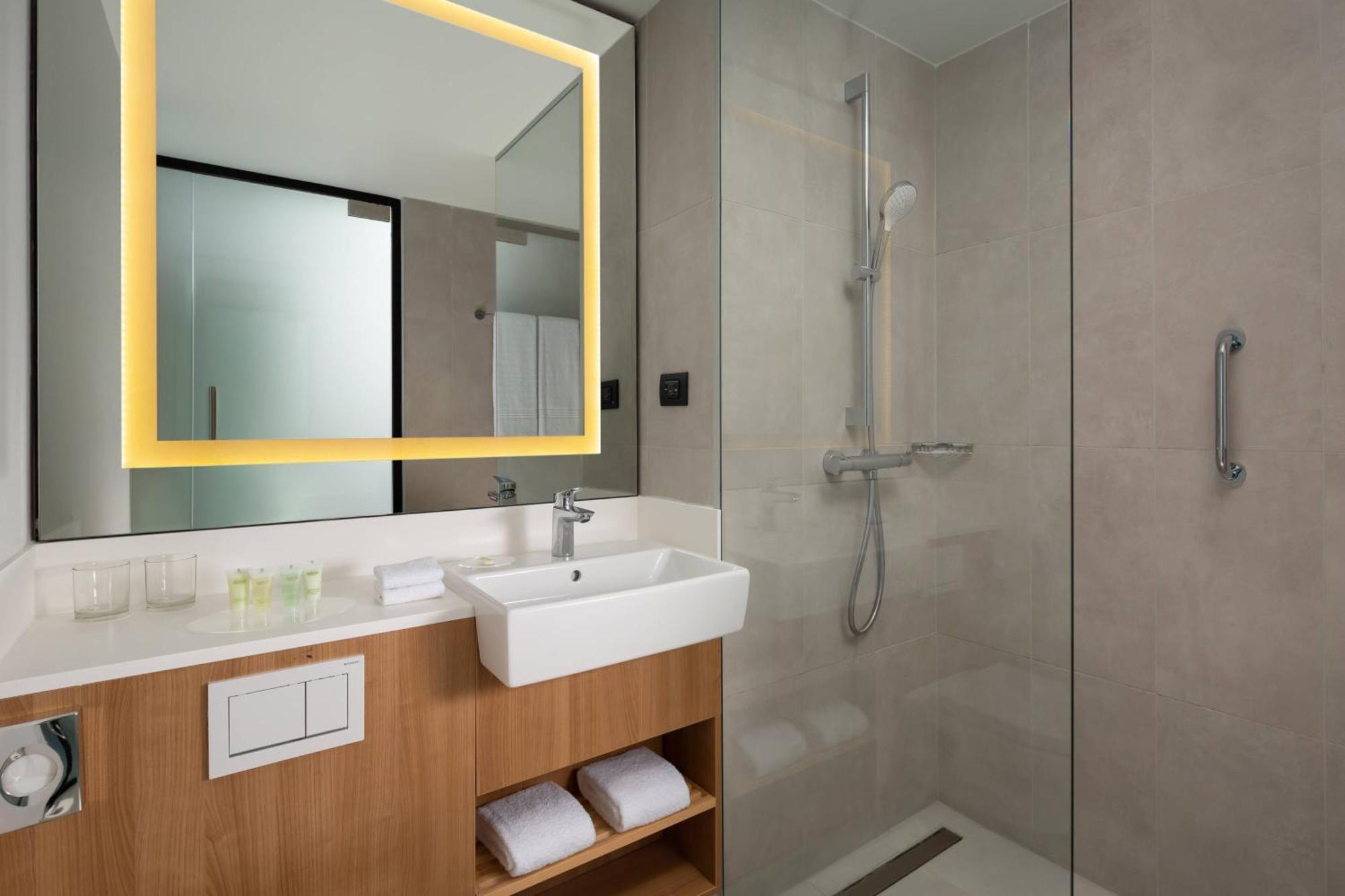 Courtyard By Marriott Bucharest Floreasca Exterior foto
